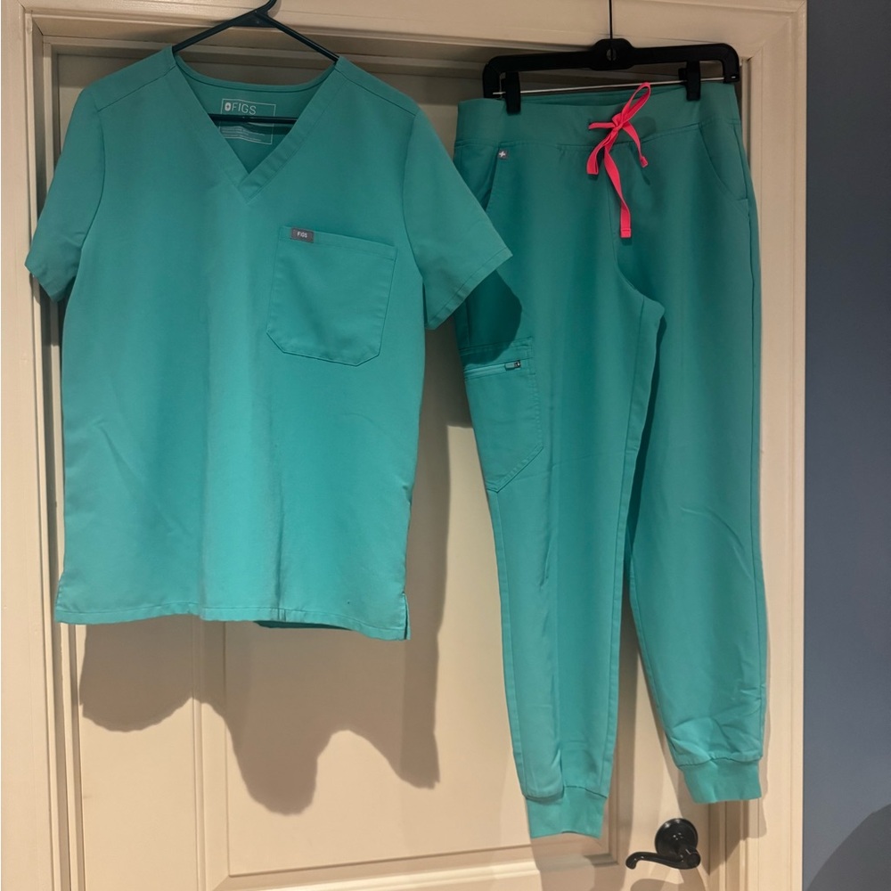 COPY - Figs Aqua Scrub Set Size Medium Catarina Scrub Top and Zamora Joggers